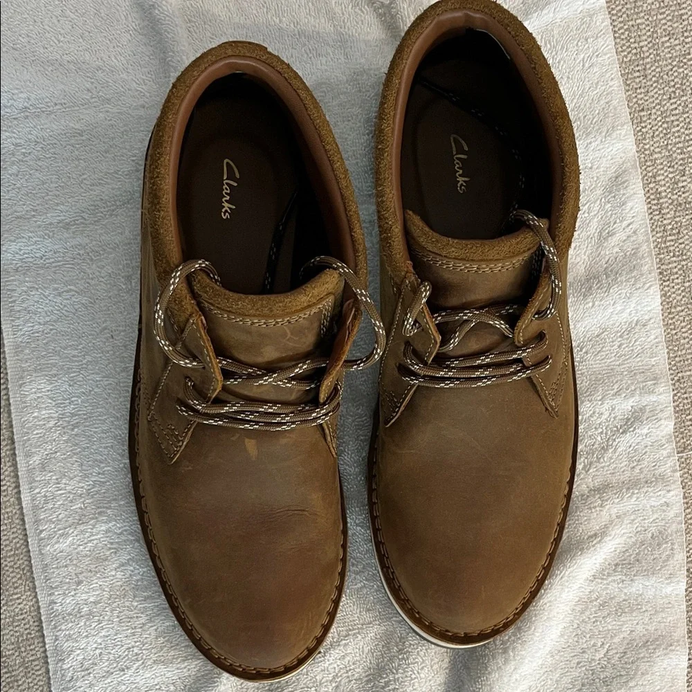 Clarks Men’s Tan Brown Leather Chukka Boots